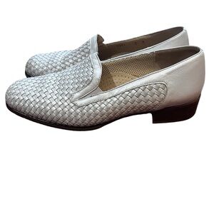 Ingledews Italian braided leather loafers in cream size 9 excellent condition